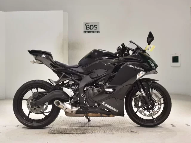 Kawasaki ZX-25R лот № 2831 оценка 5  с аукциона в Японии
