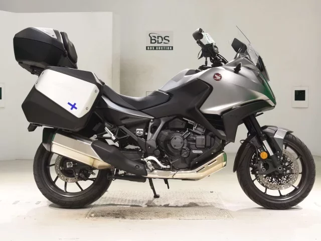 Honda NT1100 лот № 5355 оценка 5  с аукциона в Японии