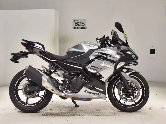Kawasaki NINJA250-2 лот № 2688 оценка 5  с аукциона в Японии