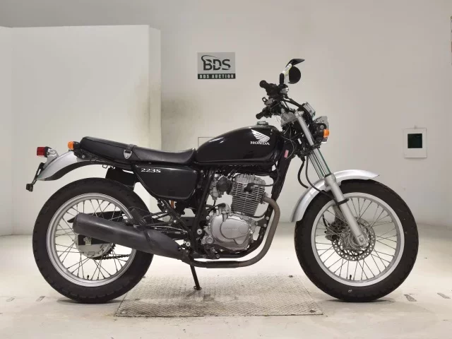 Honda CB223S лот № 5213 оценка 4  с аукциона в Японии