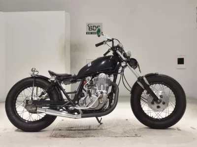 Yamaha SR400-2