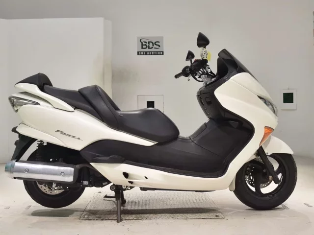 Honda FORZA Z лот № 3028 оценка 4  с аукциона в Японии