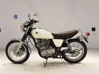 Yamaha SR400-4  с аукциона в Японии