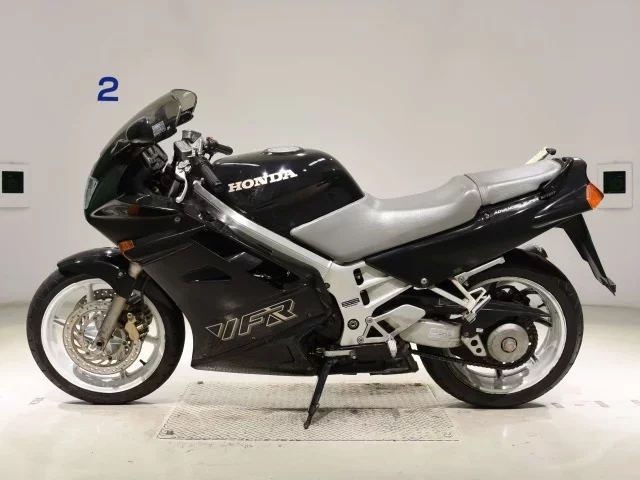 Honda VFR750F-2