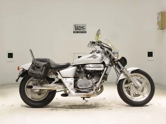 Honda MAGNA 250 лот № 7917 оценка 4  с аукциона в Японии