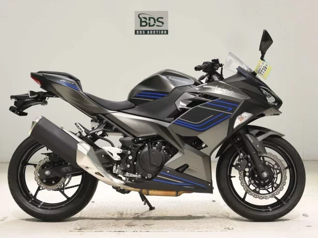 Kawasaki NINJA400-2 лот № 7739 оценка 7  с аукциона в Японии