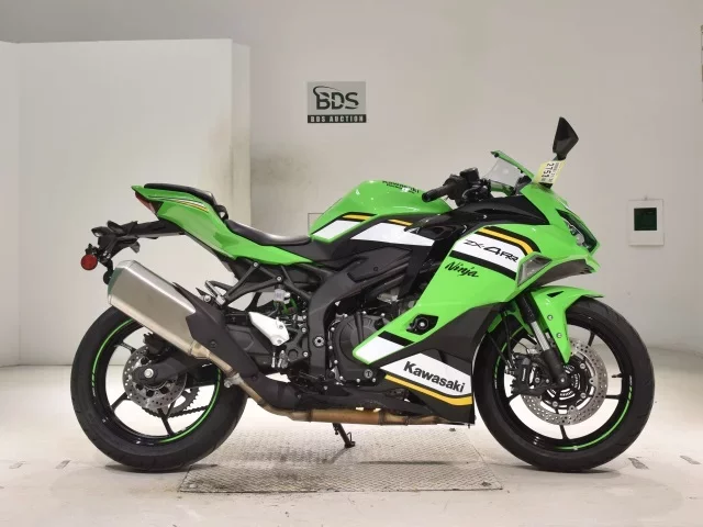 Kawasaki ZX-4RR лот № 2753 оценка 7  с аукциона в Японии