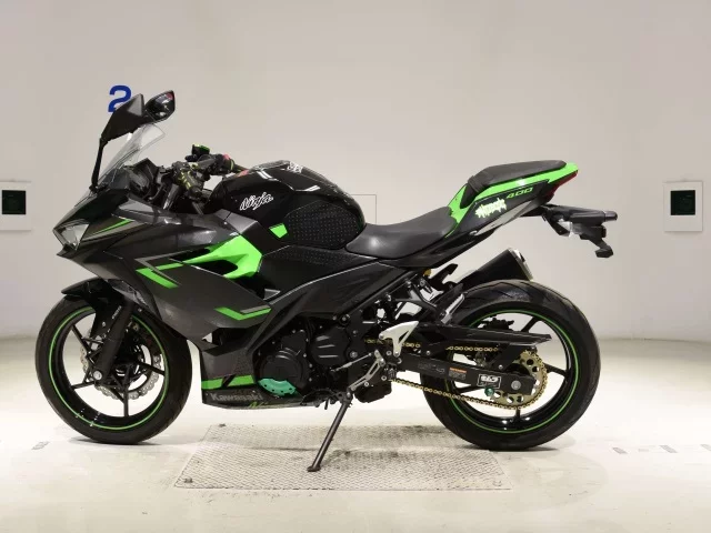 Kawasaki NINJA400-2