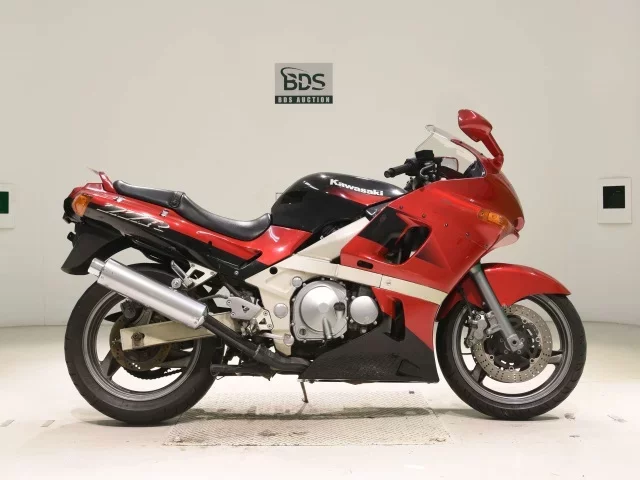 Kawasaki ZZR400-2 лот № 7999 оценка 4  с аукциона в Японии