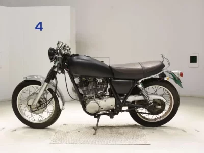 Yamaha SR400-2  с аукциона в Японии