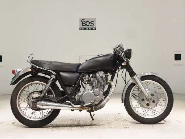 Yamaha SR400-2 лот № 7921 оценка 4  с аукциона в Японии