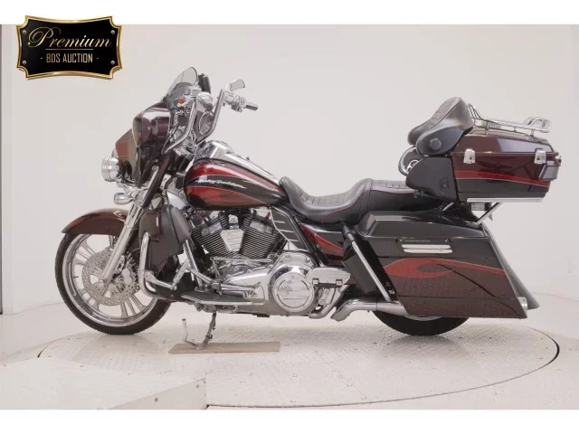 Harley-Davidson HARLEY FLHTCUSE1800CVO