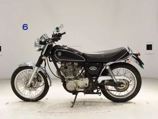 Yamaha SR400-3
