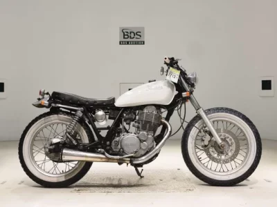 Yamaha SR400-3