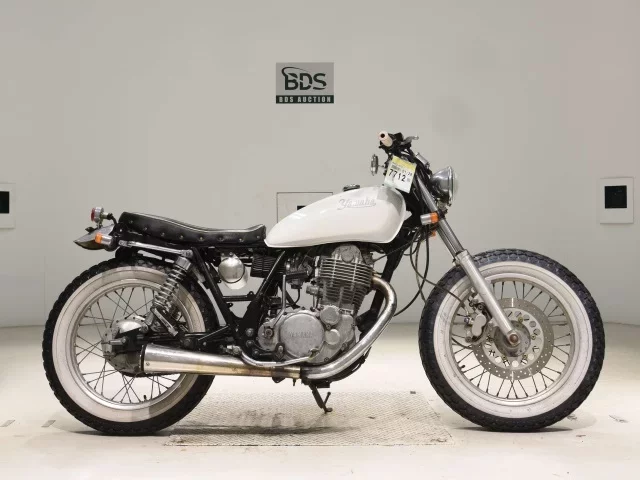 Yamaha SR400-3