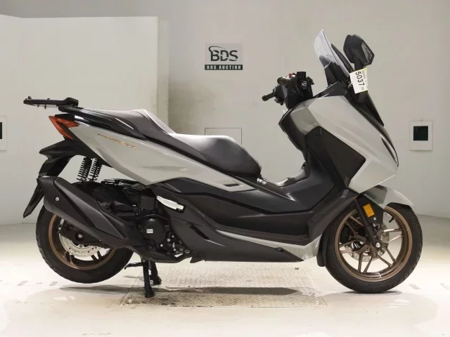 Honda FORZA -6 лот № 5037 оценка 6  с аукциона в Японии
