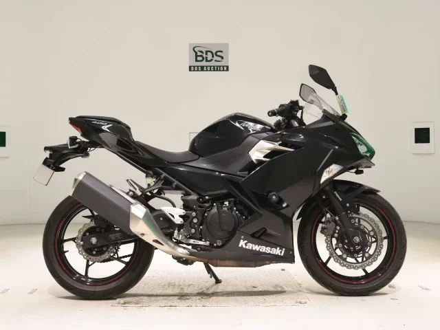 Kawasaki NINJA400-2 лот № 8025 оценка 5  с аукциона в Японии