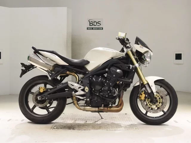 Triumph  STREET TRIPLE лот № 5099 оценка 4  с аукциона в Японии