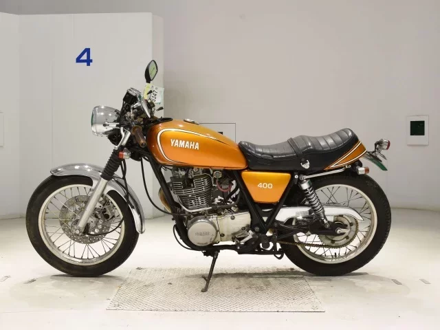 Yamaha SR400-3