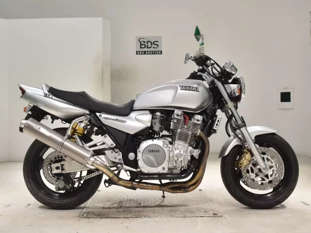 Yamaha XJR1300 лот № 3011 оценка 4  с аукциона в Японии