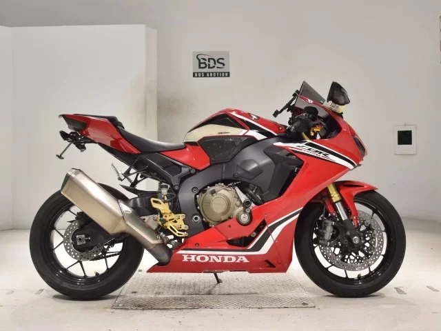 Honda CBR1000RR лот № 2708 оценка 4  с аукциона в Японии