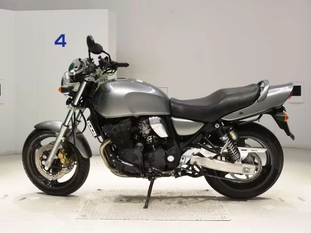 Suzuki INAZUMA 400