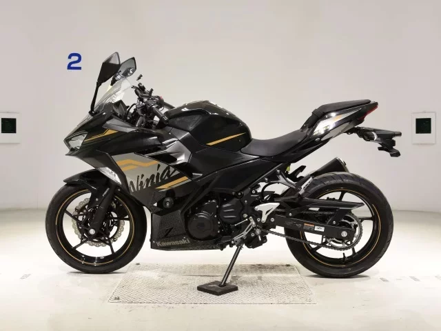 Kawasaki NINJA400-2