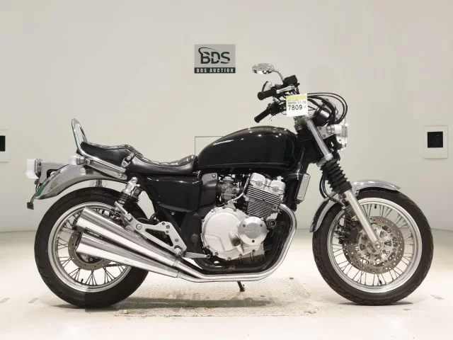 Honda CB400 лот № 7809 оценка 4  с аукциона в Японии