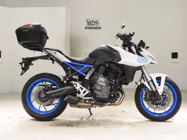 Suzuki GSX-8S лот № 2925 оценка 5  с аукциона в Японии