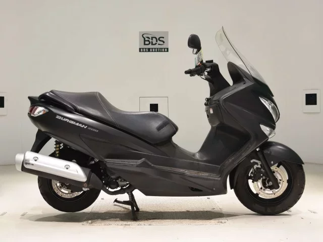 Suzuki BURGMAN200 лот № 7689 оценка 4  с аукциона в Японии
