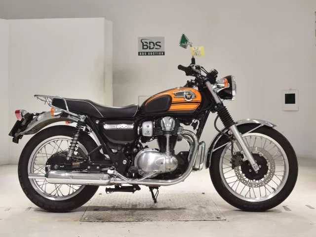 Kawasaki W800 лот № 0137 оценка 5  с аукциона в Японии