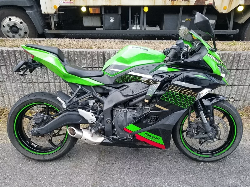Kawasaki NINJA ZX-25R лот № 00142 оценка 4  с аукциона в Японии