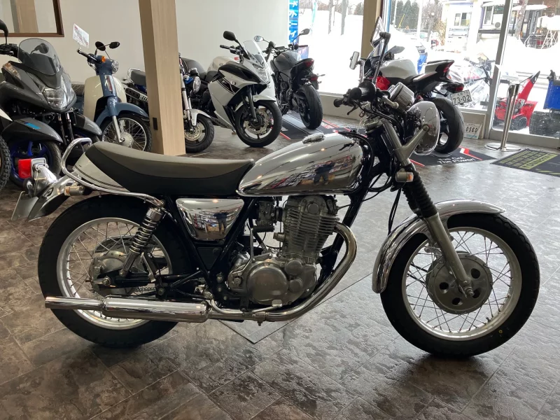 Yamaha SR400-1 лот № 00158 оценка 4  с аукциона в Японии