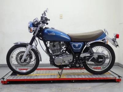 Yamaha SR400-1 лот № 02221 оценка 4  с аукциона в Японии 2