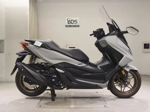 Honda FORZA -6 лот № 7629 оценка 6  с аукциона в Японии