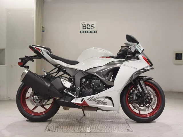 Kawasaki ZX-6RA лот № 7733 оценка 8  с аукциона в Японии