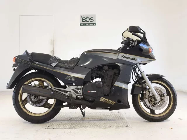 Kawasaki GPZ900R