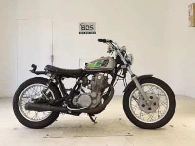 Yamaha SR400-2
