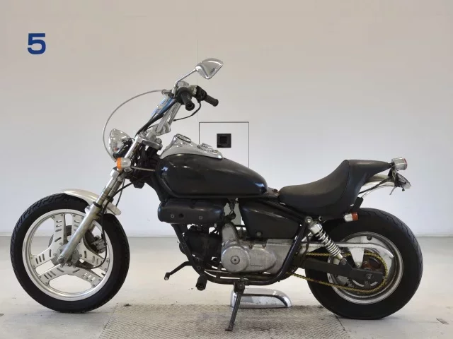 Honda MAGNA 50