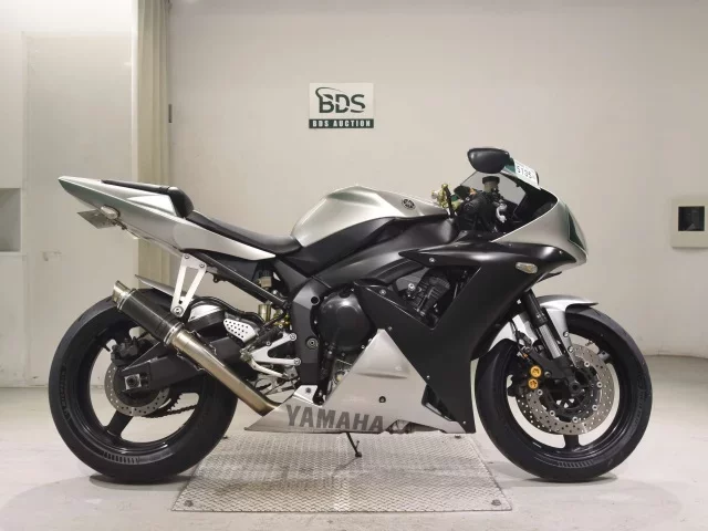 Yamaha YZF-R1 лот № 5135 оценка 4  с аукциона в Японии