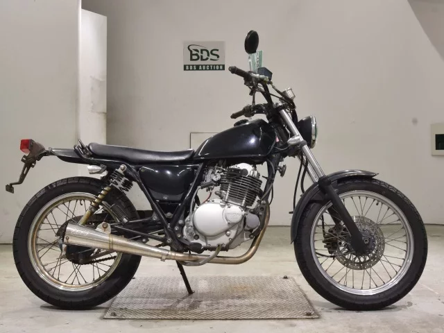 Suzuki GLASS TRACKER BIG BOY лот № 2647 оценка 4  с аукциона в Японии