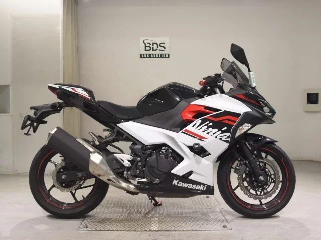 Kawasaki NINJA400-2 лот № 5223 оценка 4  с аукциона в Японии