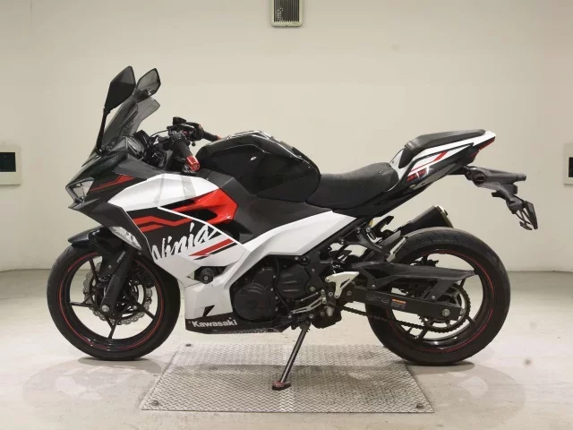 Kawasaki NINJA400-2