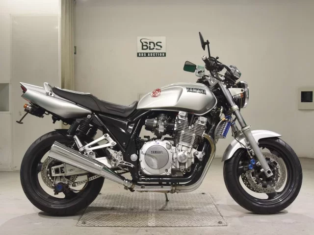 Yamaha XJR1300 лот № 5115 оценка 4  с аукциона в Японии