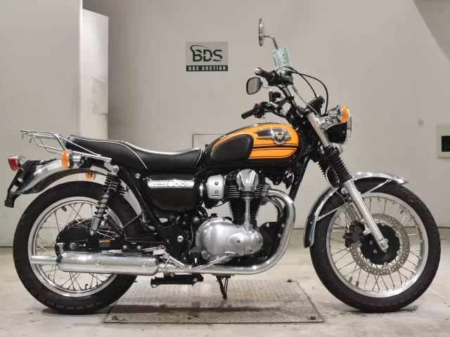 Kawasaki W800 лот № 2686 оценка 5  с аукциона в Японии
