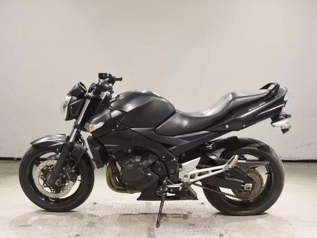 Suzuki GSR400