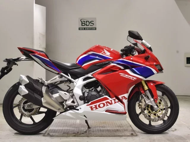 Honda CBR250RR-2 лот № 2690 оценка 5  с аукциона в Японии