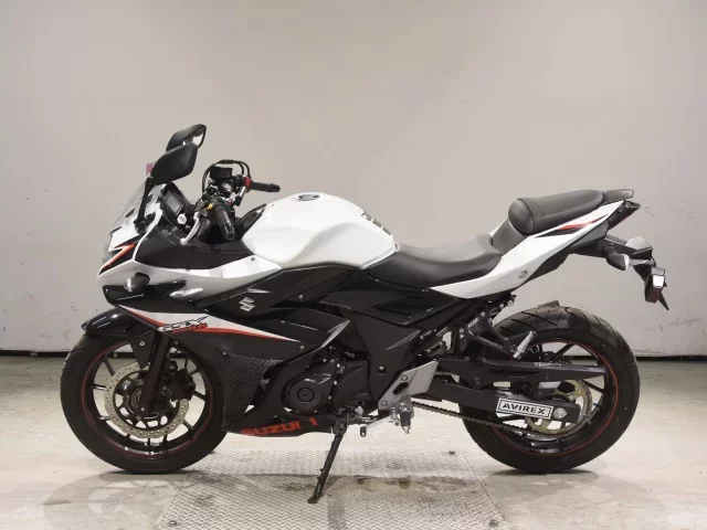 Suzuki GSX250RA