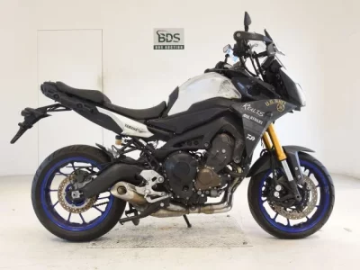 Yamaha MT-09TO RACER SHO LOUIS NOT EQUIPPED