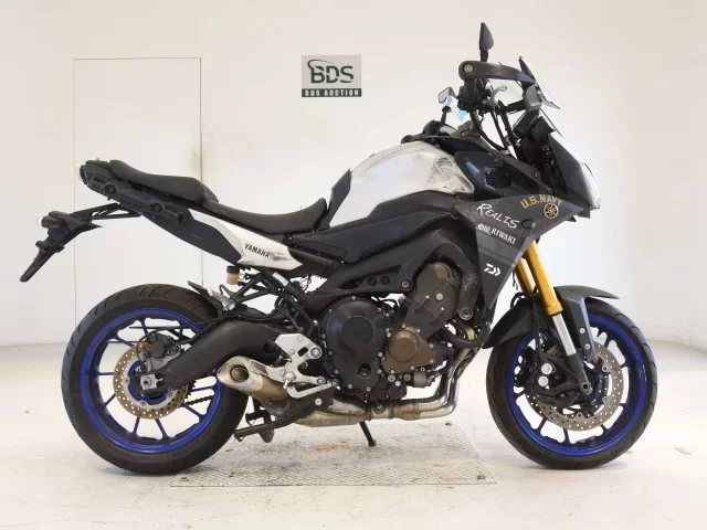 Yamaha MT-09TO RACER SHO LOUIS NOT EQUIPPED